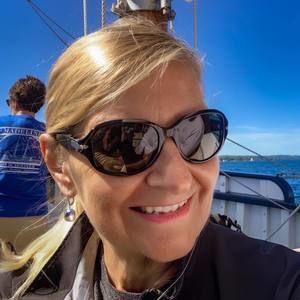 Meet your Posher, Lisa flaska